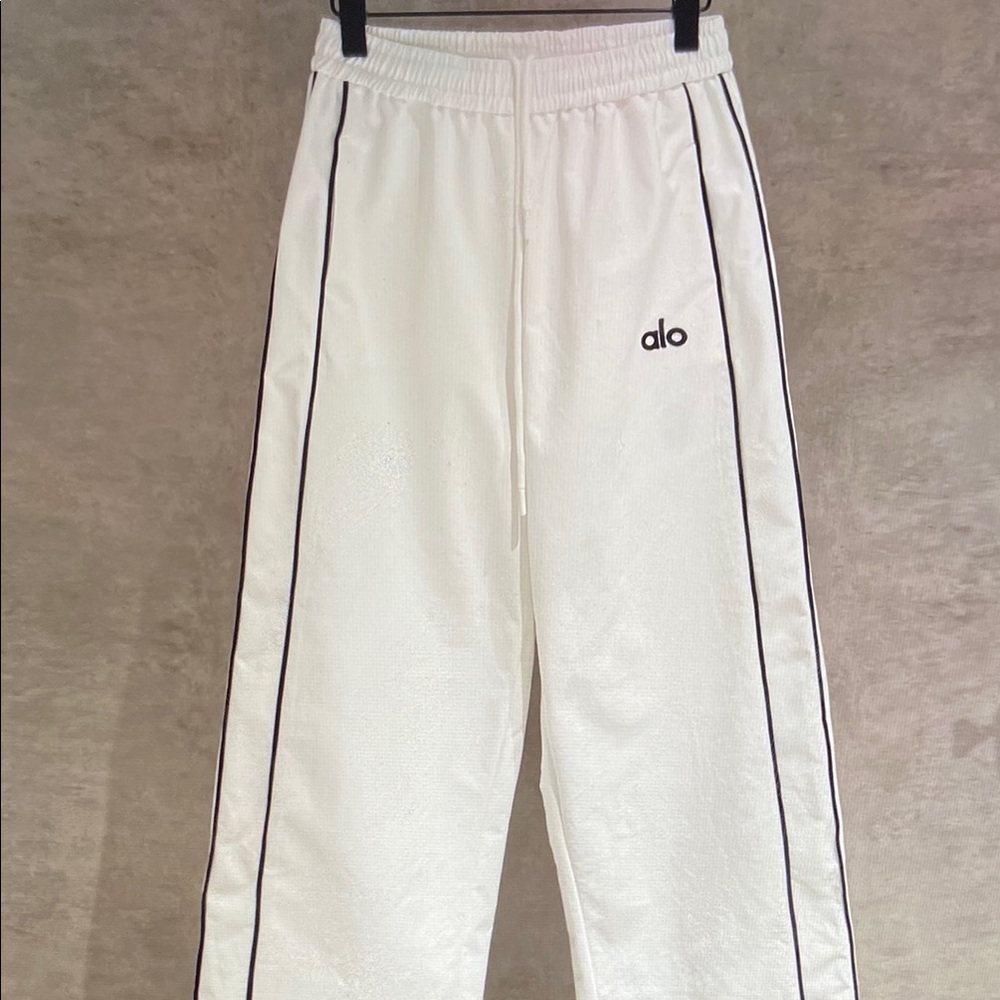 ALO Yoga Cream Wide-Leg Elastic Waist Pants M